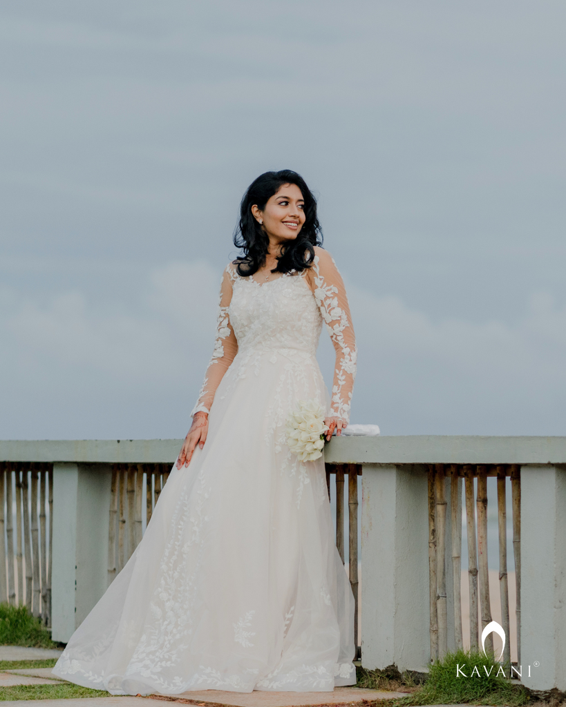 Signature Aline gown in organza with light champagne base