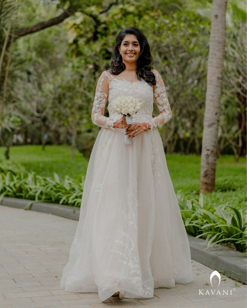 Signature Aline gown in organza with light champagne base
