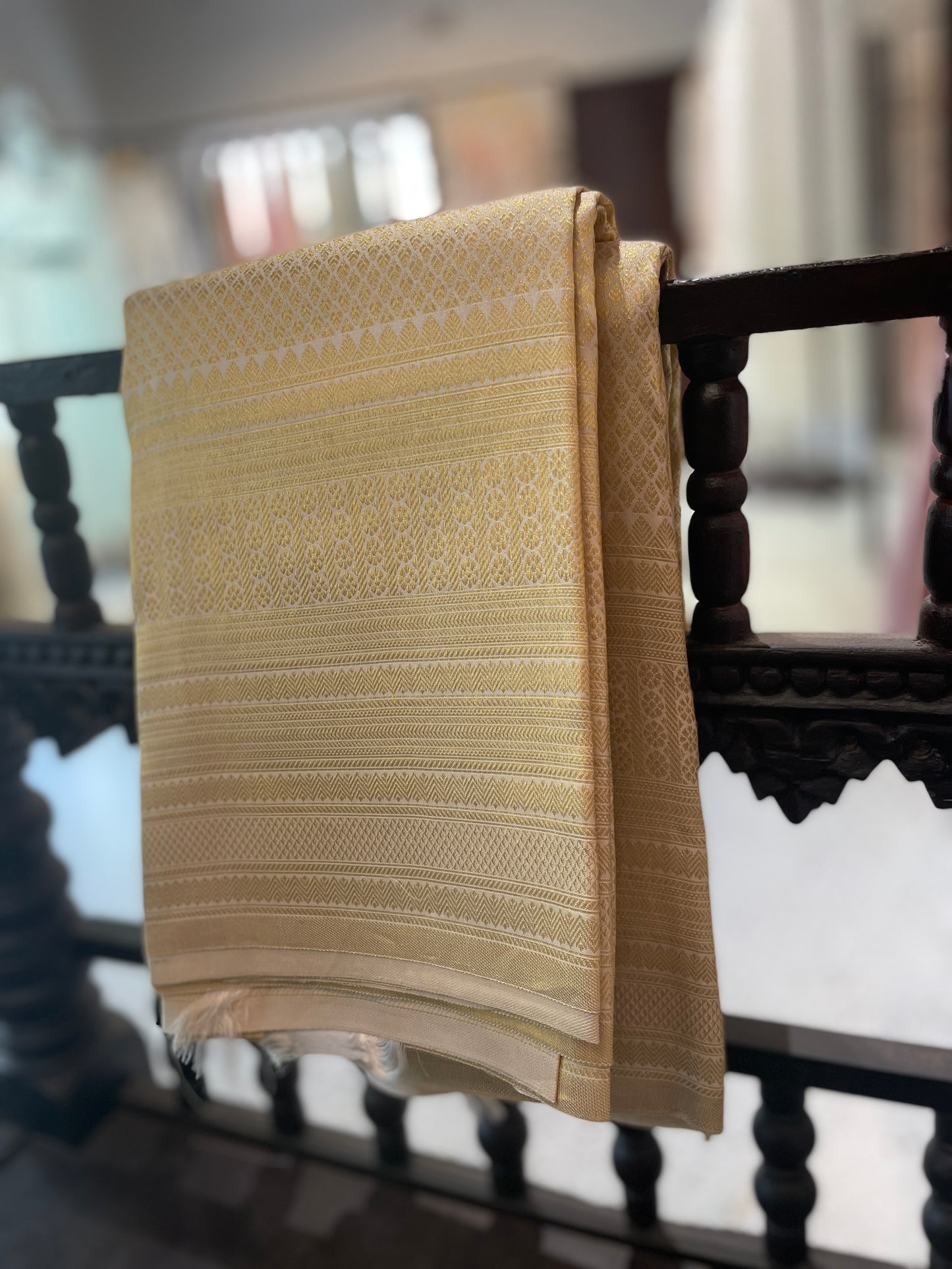 Signature bridal Kanjivaram Saree in Off-white with Zari Weaving