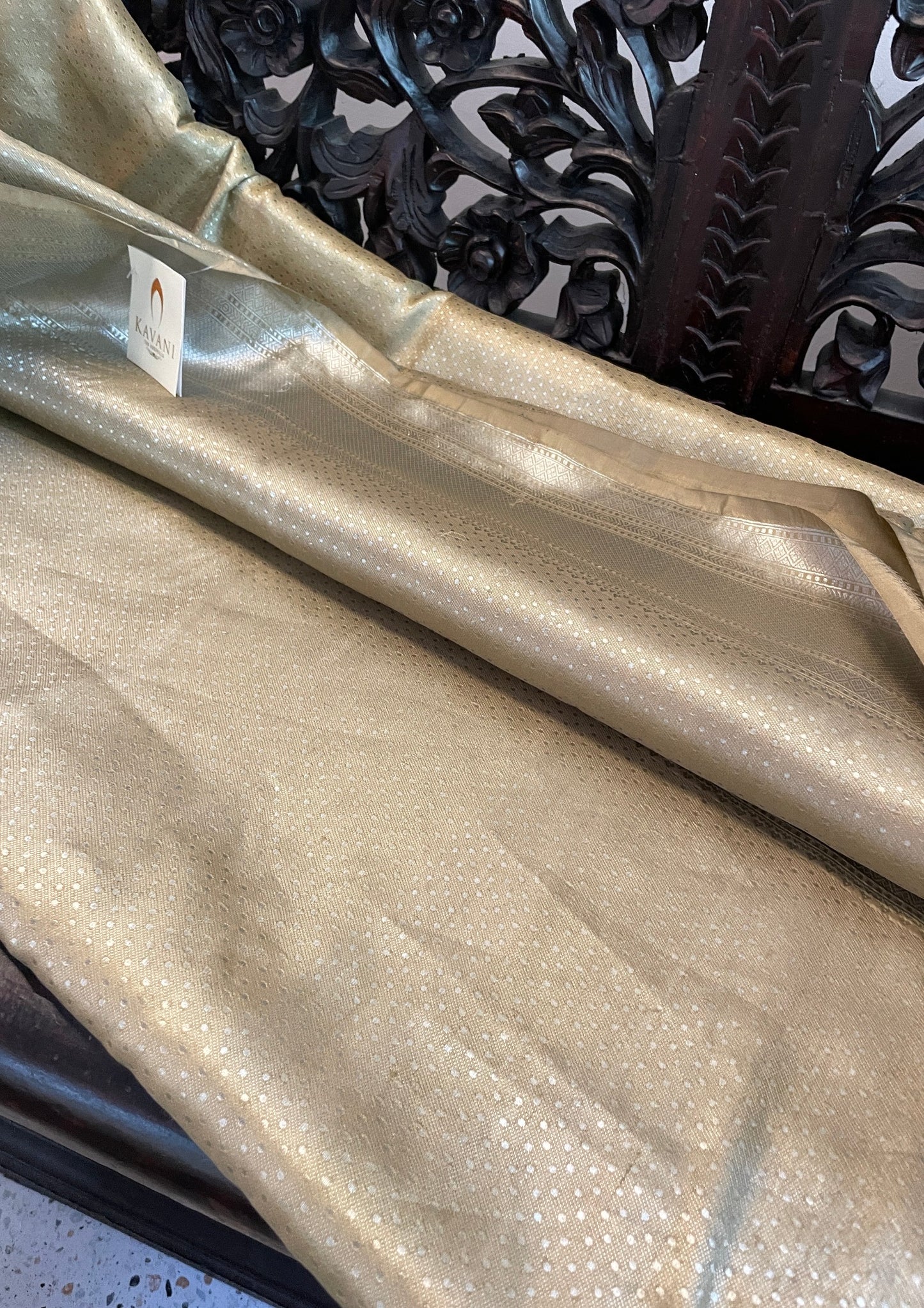 Signature bridal banarasi saree in gold tone Intricately Jeri dots Woven