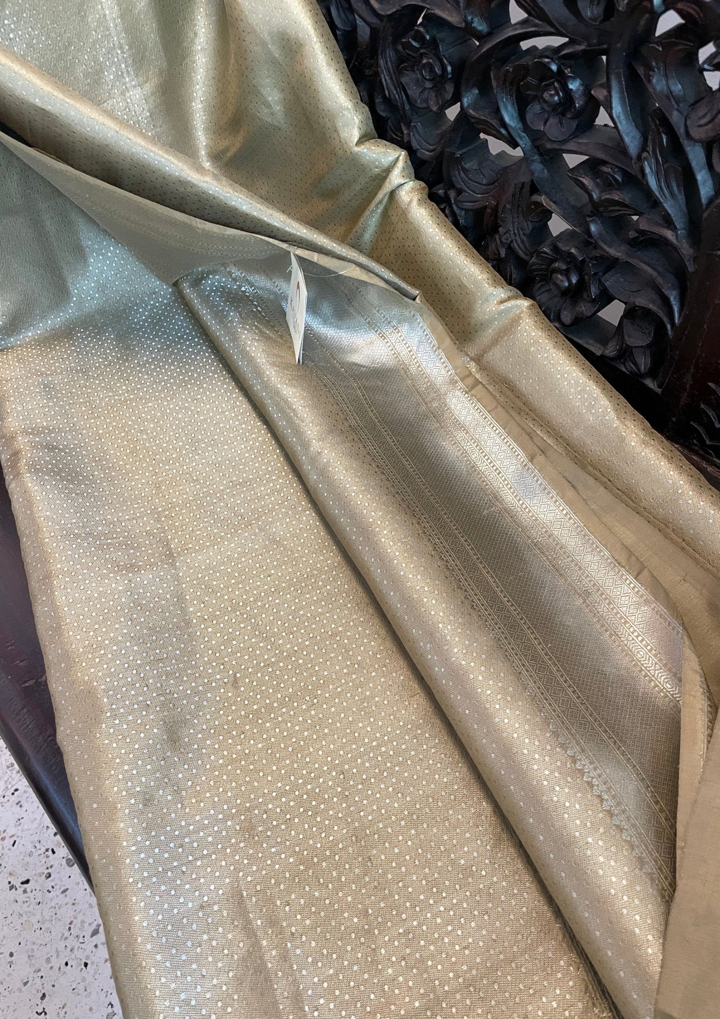 Signature bridal banarasi saree in gold tone Intricately Jeri dots Woven