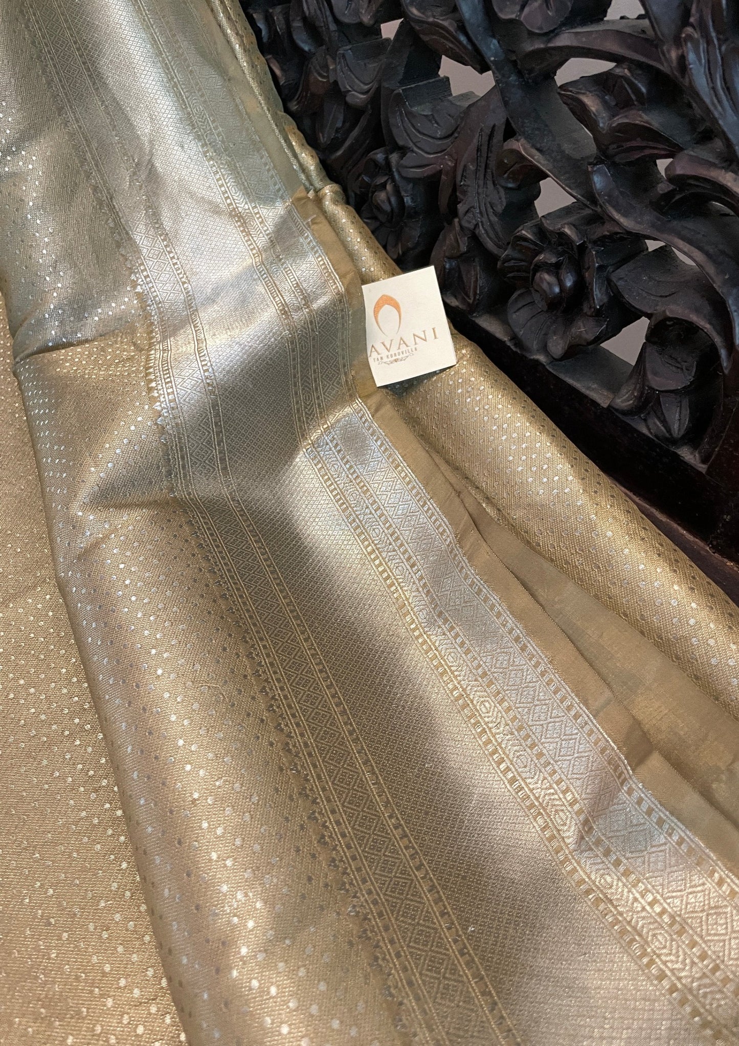 Signature bridal banarasi saree in gold tone Intricately Jeri dots Woven