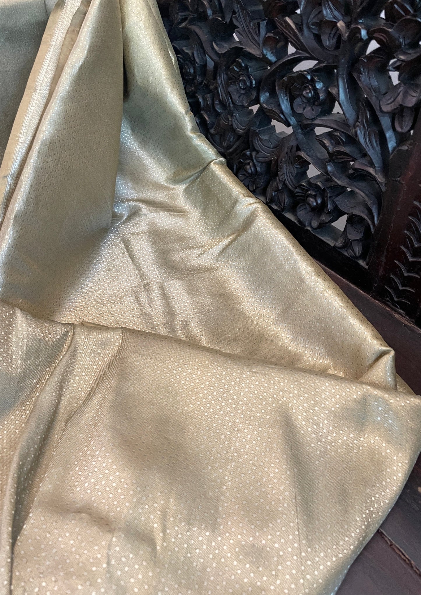 Signature bridal banarasi saree in gold tone Intricately Jeri dots Woven