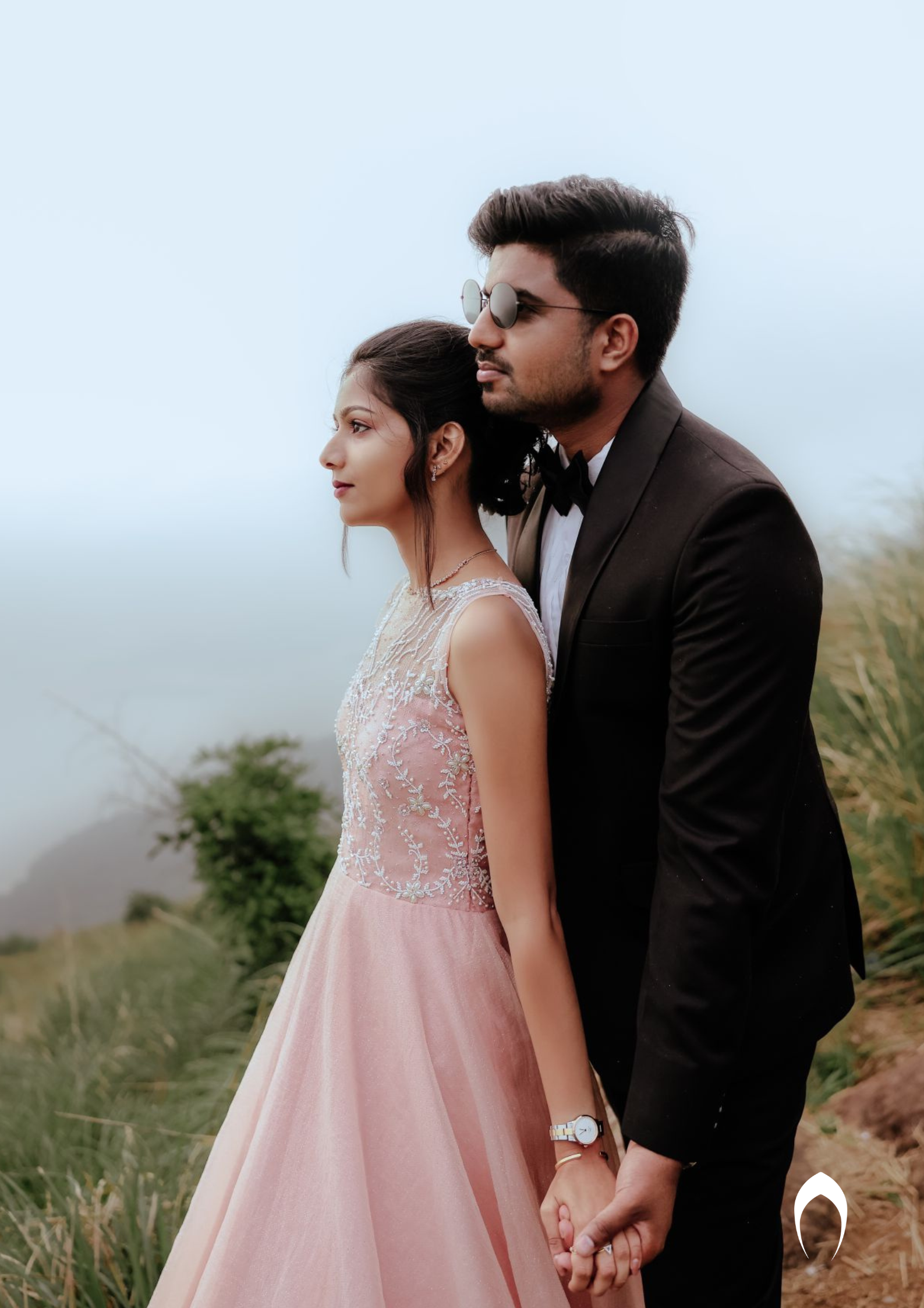 7 Stunning, Timeless Couple Poses for Your Wedding Album