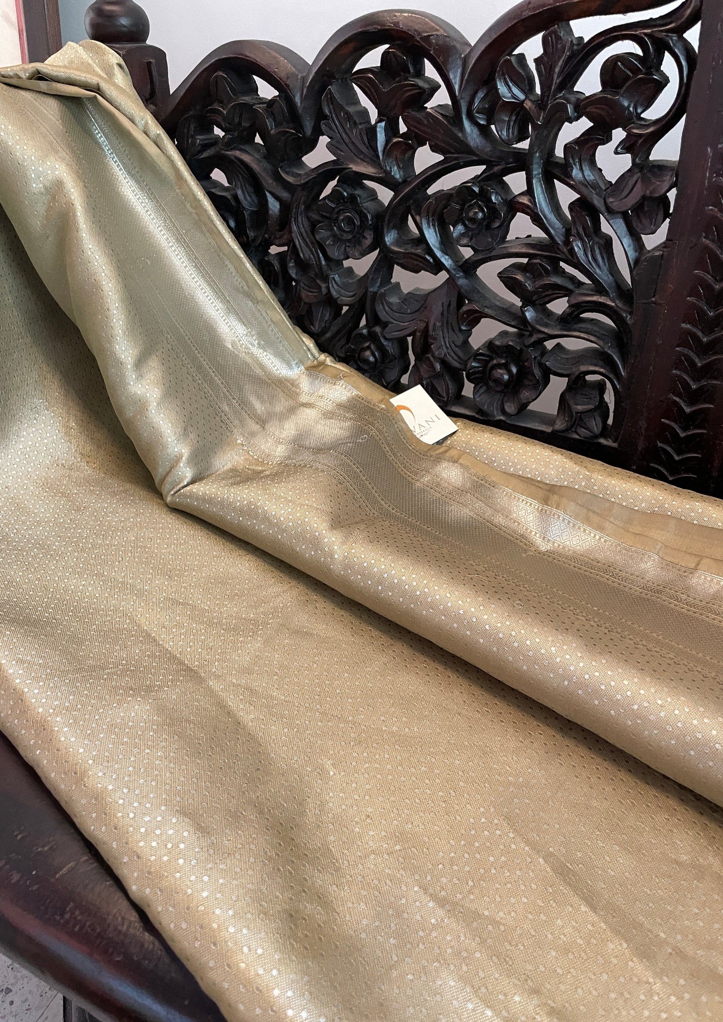 Signature bridal banarasi saree in gold tone Intricately Jeri dots Woven