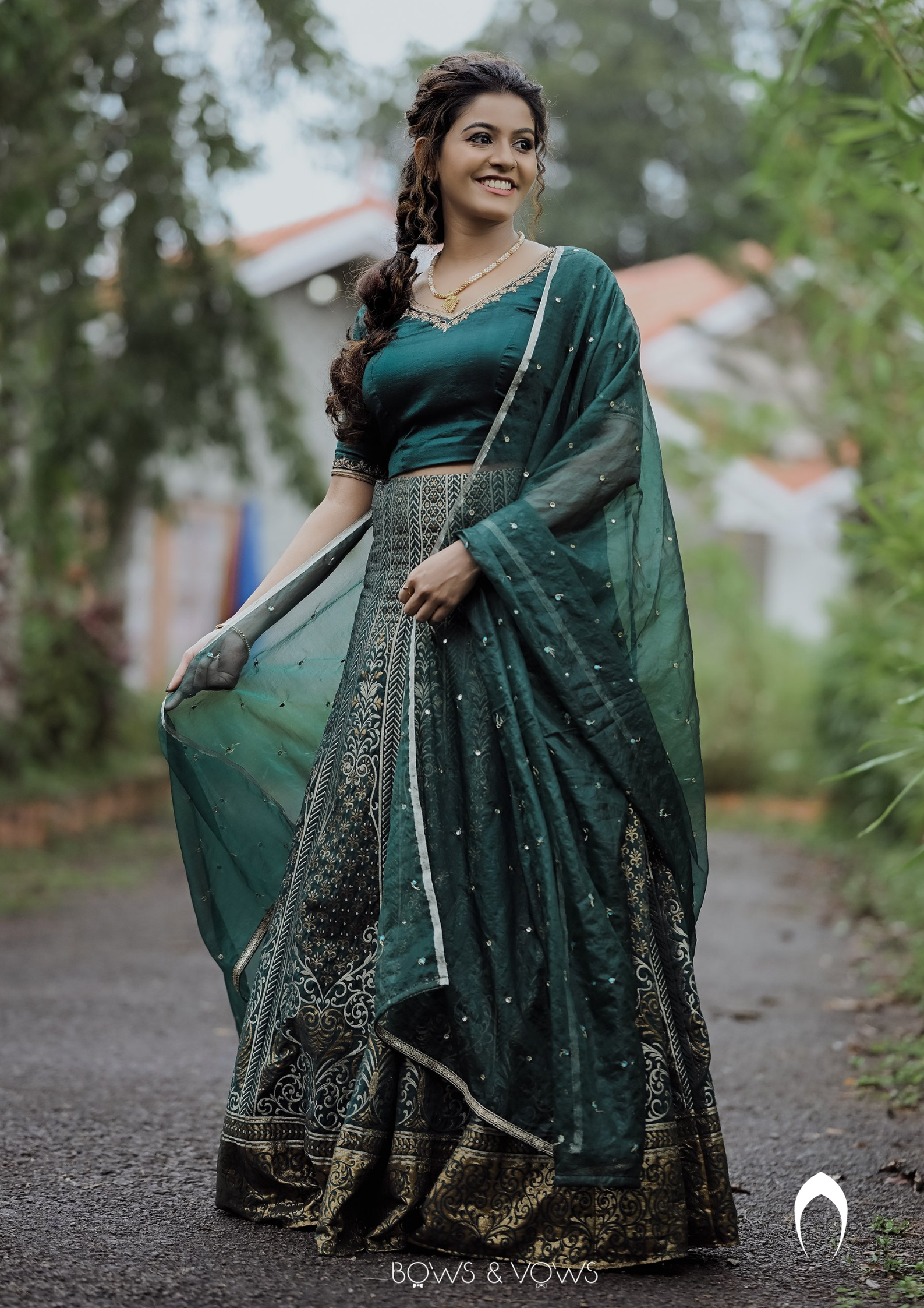 Stunning Dark Green Banarasi Silk Saree With Pretty Blouse Piece –  LajreeDesigner